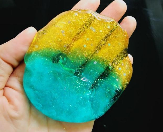 起泡膠是水晶泥嗎