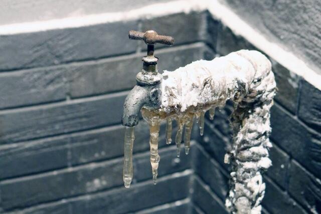 水管凍住瞭怎麼辦