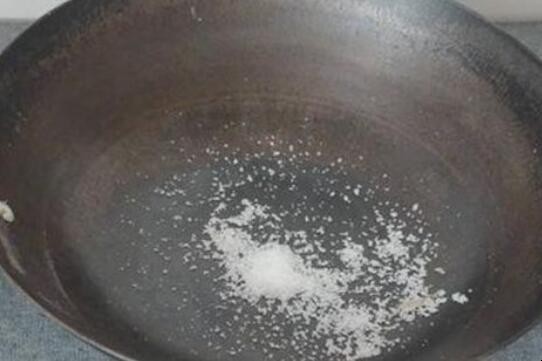 炒鍋內壁積碳怎麼清理