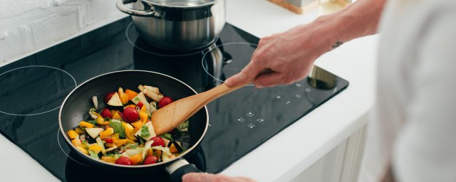 炒菜的聲音怎麼形容 怎麼形容炒菜的聲音