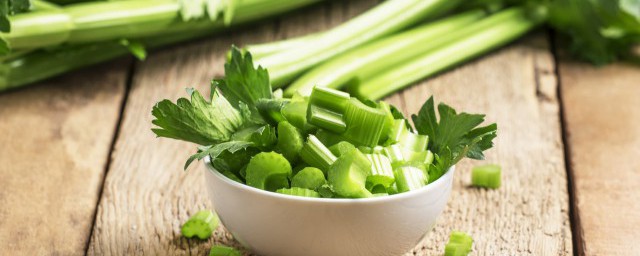 芹菜煸炒牛肉絲 芹菜煸炒牛肉絲怎麼做