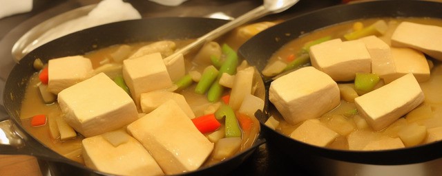 黄骨鱼炖豆腐的做法
