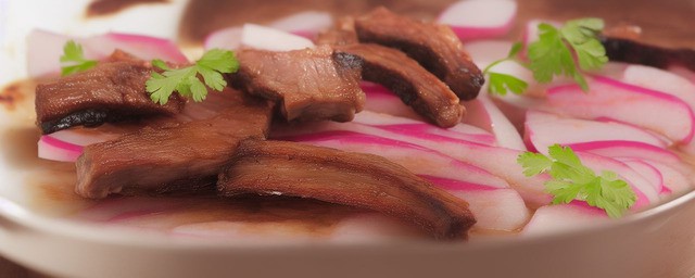 排骨炖萝卜的做法