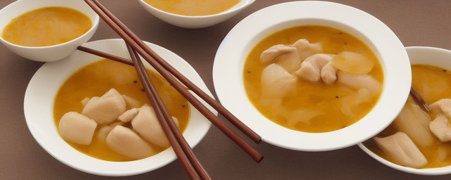 莲藕炖鸡汤的做法