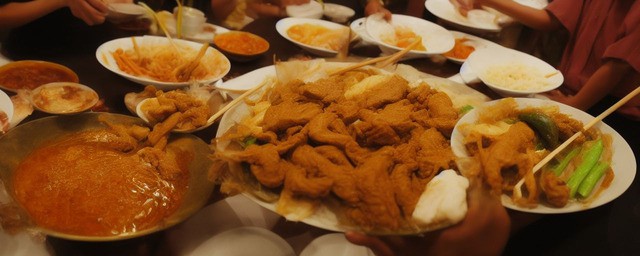 卑宫菲食历史典故