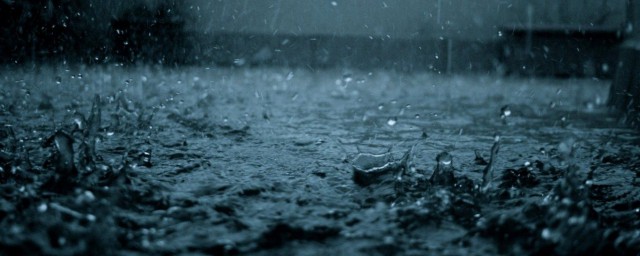 寫雨大雨冷的句子 描寫雨夜寒冷的句子