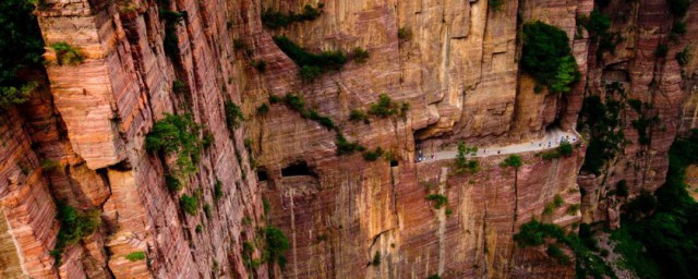 斷崖絕壁的絕什麼意思 斷崖絕壁解釋及出處