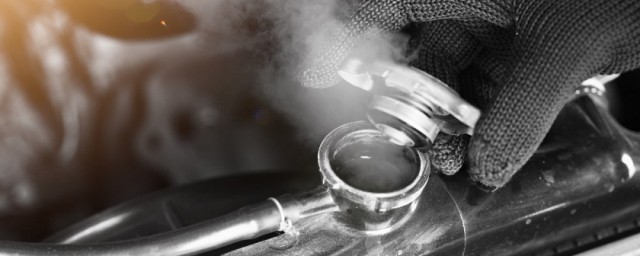 冷卻液怎麼換 汽車冷卻液最簡單的更換方法