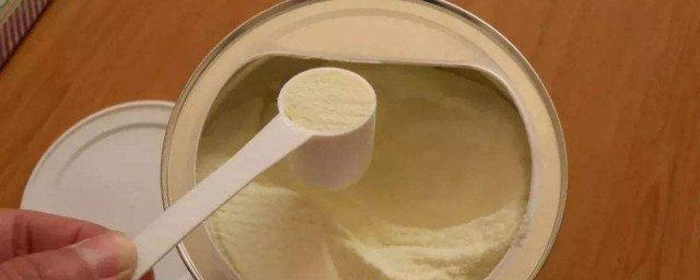 沖奶粉先放水還是先放奶粉 沖奶粉先放水後再加奶粉的原因