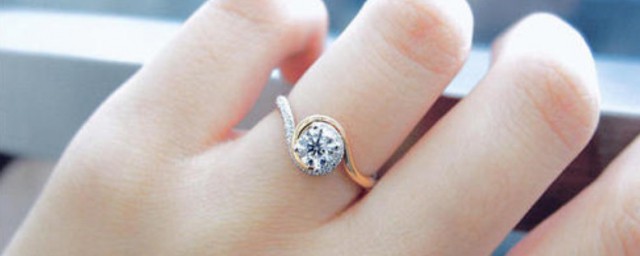 女生右手無名指戴戒指是什麼意思 有什麼意義