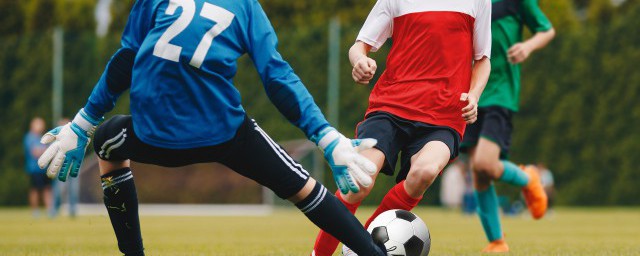 足球簡單的技巧 實戰常用的五個帶球小技巧
