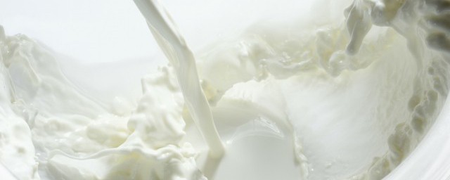 熱牛奶後形成的奶皮能吃嗎 奶皮的制法是什麼
