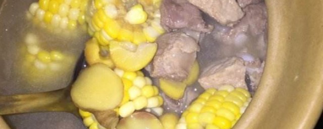 玉米板栗排骨湯功效 玉米板栗排骨湯的功效介紹