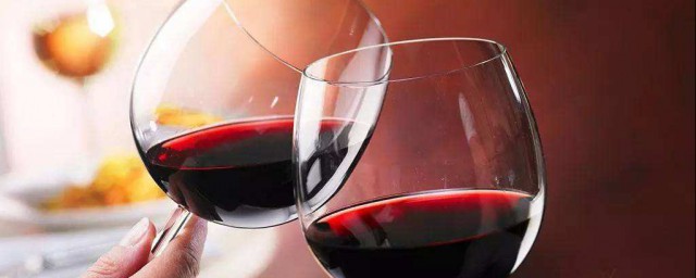 喝葡萄酒的最佳方法 正確飲用葡萄酒的方法如下