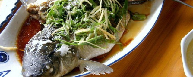 草魚怎麼做不糊鍋 草魚不糊鍋的做法
