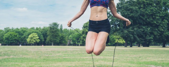跳繩減肥的正確方法一天跳多少能達到效果 跳繩減肥一天跳多少能達到減肥的效果