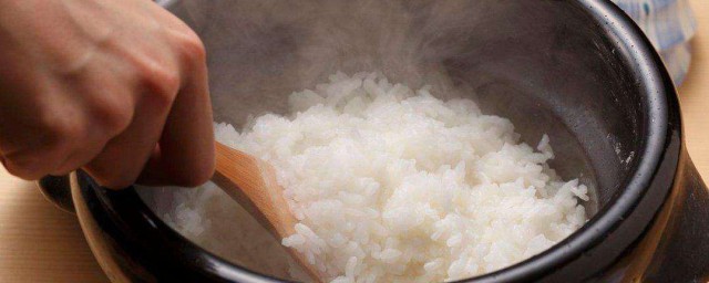 如何做粽葉蒸白米飯 粽葉蒸白米飯做法介紹