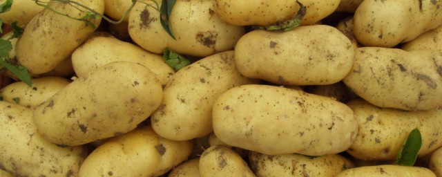 土豆蒸臘腸如何做 土豆蒸臘腸的做法