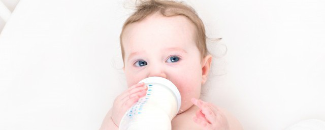 寶寶怎麼正確喝水 給孩子喝水要註意3件事