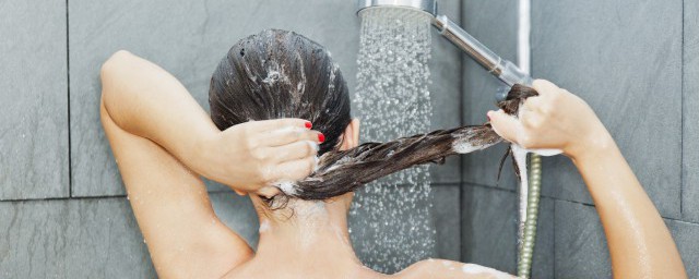 燙頭後洗頭的方法 燙頭後應該怎樣洗頭
