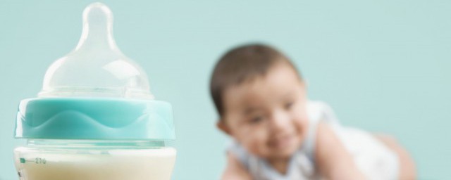 嬰兒奶瓶什麼材質的好 寶寶的奶瓶買什麼材質的比較好