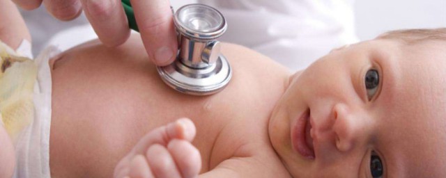 新生兒吐奶是什麼原因 新生兒吐奶原因簡述