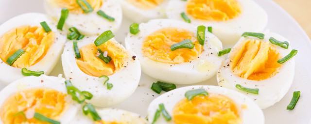 剝雞蛋不粘皮的技巧 剝雞蛋而蛋白不粘殼的幾種方法