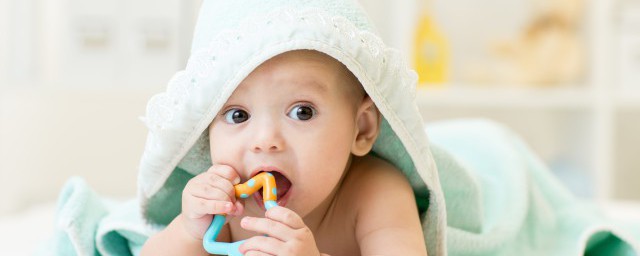 初次加輔食方法 怎麼給寶寶添加輔食