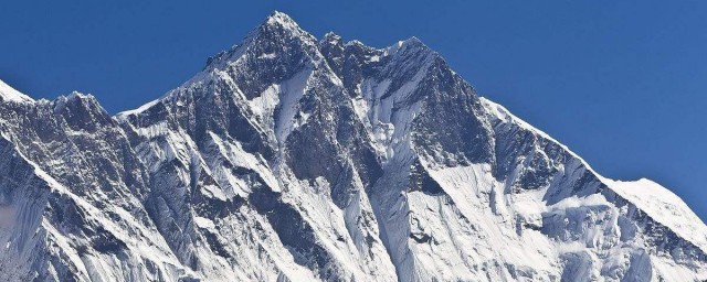 世界上最高的山是什麼山 珠穆朗瑪峰名字的由來