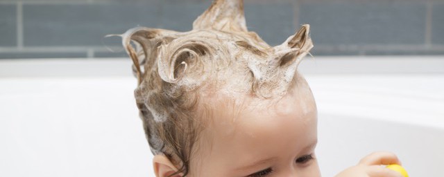 新生兒頭屑怎麼處理 新生兒頭屑處理的方法