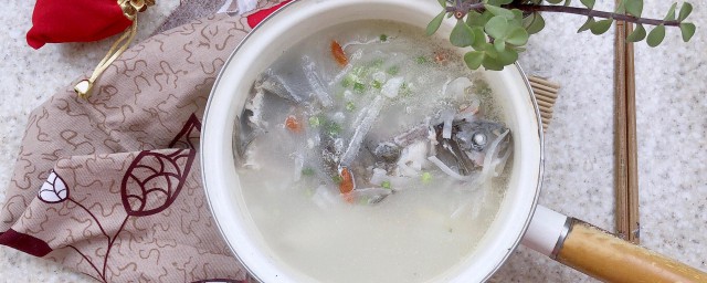 鯽魚白湯的做法 白湯鯽魚的烹飪技巧
