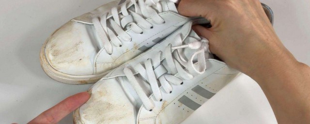 如何用牙膏處理發黃的小白鞋 用牙膏處理發黃的小白鞋的方法