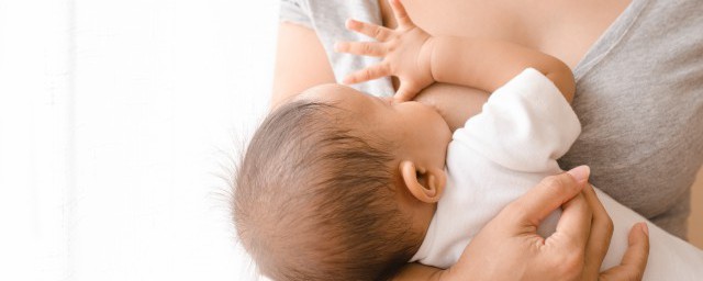 新生兒快速拍嗝技巧 如何給寶寶拍嗝