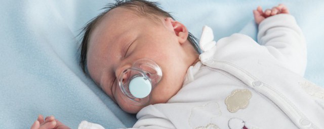 新生兒怎麼睡覺姿勢正確 嬰兒睡覺的正確姿勢