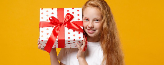 一句簡單曬禮物的句子 收到禮物後可以這樣顯擺一下