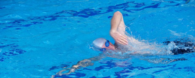 自由泳的正確姿勢 自由泳的正確姿勢是什麼