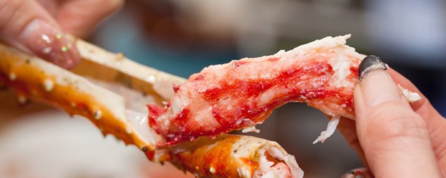 吃螃蟹腳方法 這樣吃起來最從容