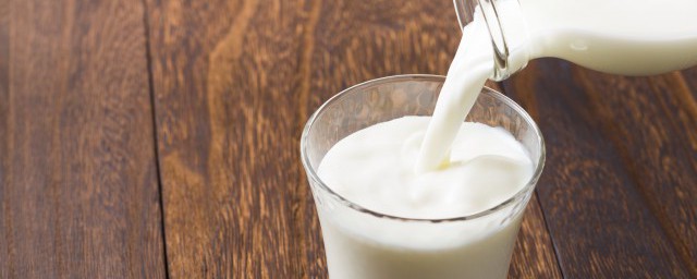 煮牛奶時加糖對它的營養成分有影響嗎 煮牛奶時加糖會有什麼影響