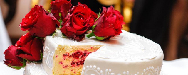 玫瑰生日蛋糕如何做 玫瑰生日蛋糕的做法