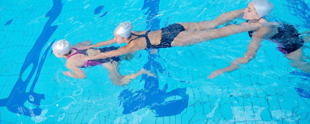 遊泳的基礎技巧 學遊泳的基本技巧步驟