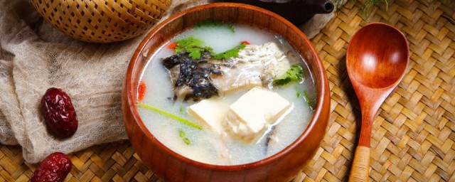 如何做魚湯好吃又簡單 最傢常的魚湯做法