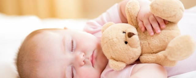 寶寶晚上睡覺不踏實哭鬧怎麼回事 為什麼寶寶晚上睡覺不踏實