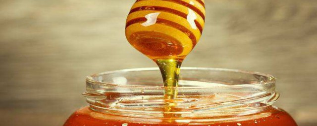 蜂蜜怎麼保存要放冰箱裡嗎 蜂蜜儲存不需要放冰箱