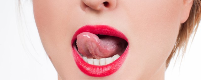 舌苔上的口臭如何處理 怎樣處理舌苔重的口臭