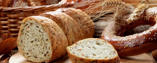 怎樣用面包做面包糠 自制面包糠的做法