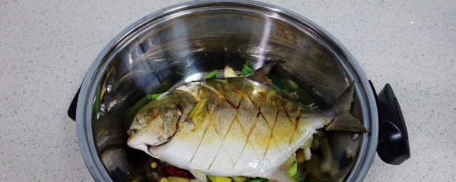 蒜燒金鯧魚如何做 蒜燒金鯧魚的做法