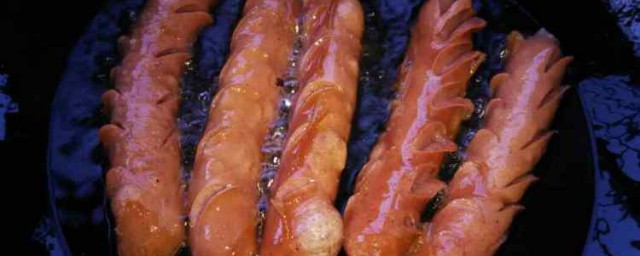火腿腸怎麼炸簡單好吃 油炸火腿腸自己在傢制作的方法