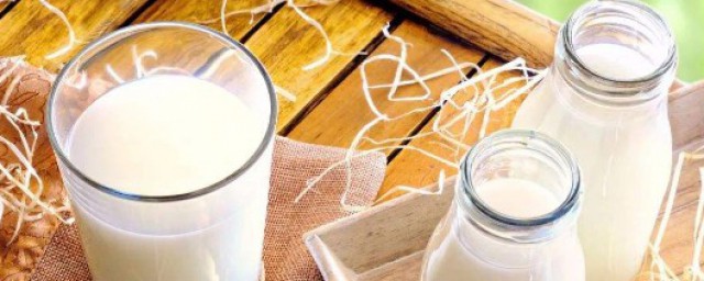 喝牛奶有助於睡眠嗎 喝牛奶作用