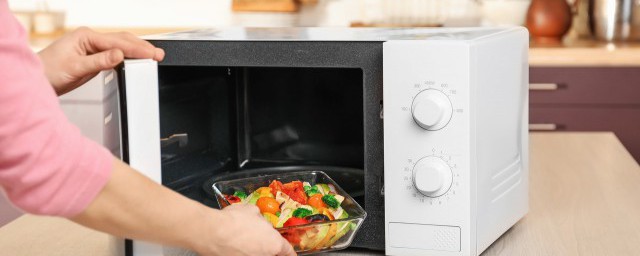 保鮮袋可以放進微波爐嗎 怎麼在微波爐裡熱食物