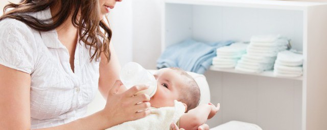 新生兒奶瓶怎麼選 怎麼選擇新生兒奶瓶